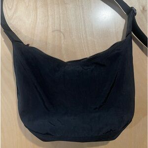 BAGGU medium crescent bag